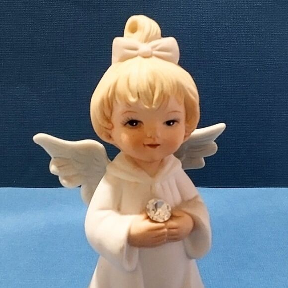 Vintage 1988 Roman Bisque Porcelain Angel Figurine Christmas Dream - Picture 3 of 6